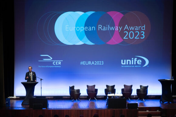 Andreas Carlson, infrastruktur- och bostadsminister, talar på European Railway Award